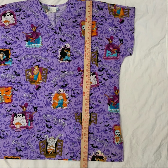 SB Fashion Scrubs V Neck Scrub Top Purple Background Medical Vet Tech
Sz Large - Picture 10 of 14